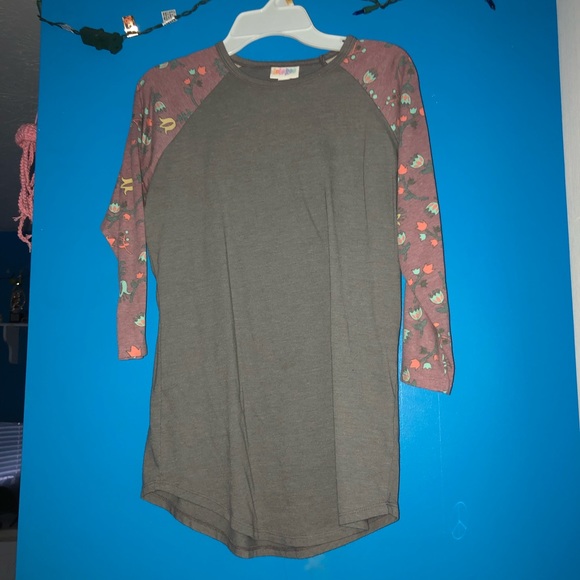LuLaRoe Tops - Pattern Sleeve shirt